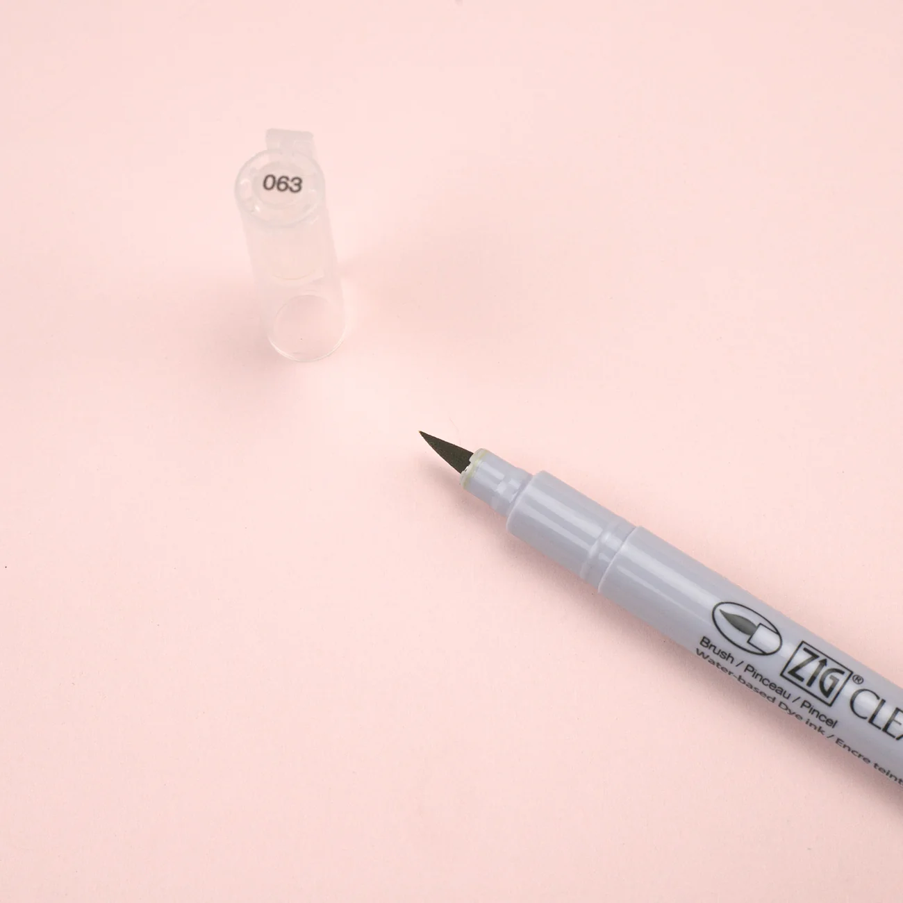Kuretake ZIG Clean Color FB Felt Tip Brush Pen - Ochre - 063 - Image 2